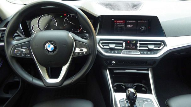 BMW 320d Touring xDrive 140 kW image number 9