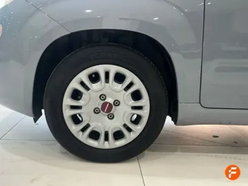 Car image 18
