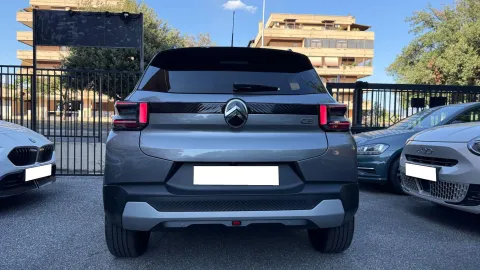 Car image 30