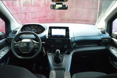 Car image 13