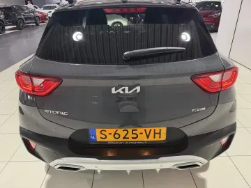 Car image 27