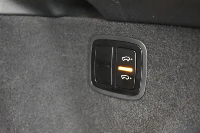 Car image 40
