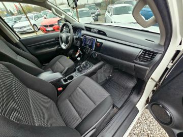 Car image 30