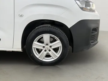 Car image 28