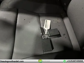 Car image 36