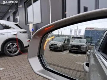 Car image 27
