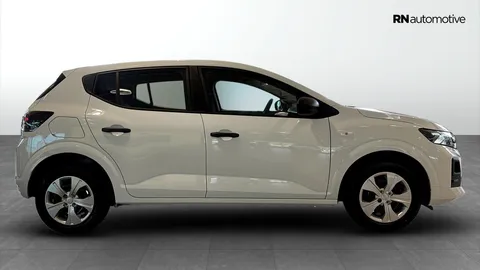 Car image 4