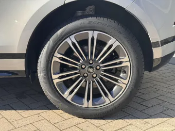 Car image 22