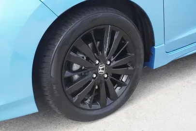 Car image 25