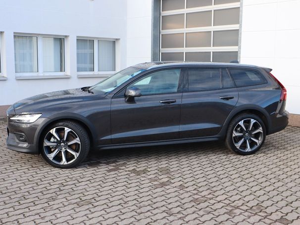 Volvo V60 Cross Country AWD B5 184 kW image number 1