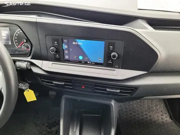 Car image 26