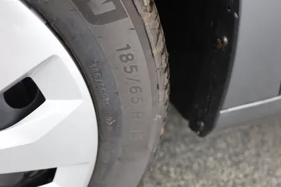 Car image 28
