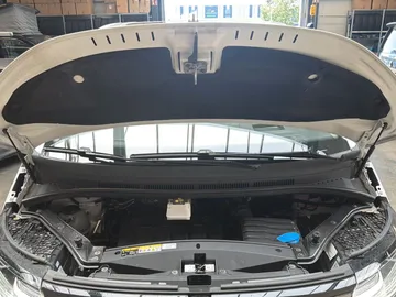 Car image 32