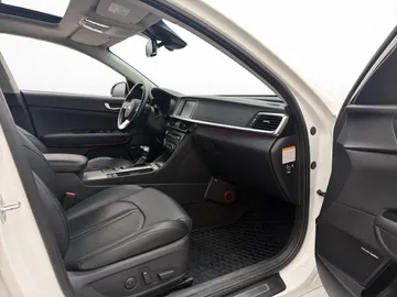 Car image 37