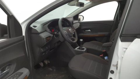 Car image 15