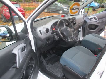 Car image 11