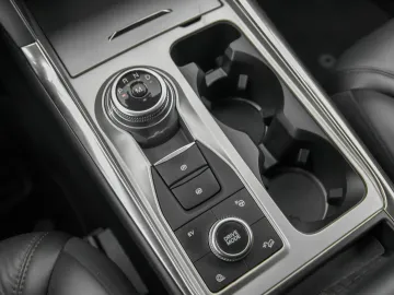Car image 27