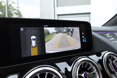 Car image 30