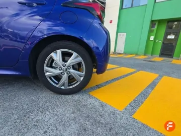 Car image 32
