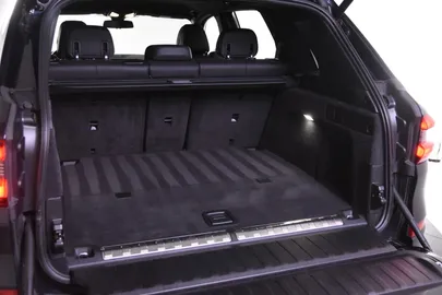 Car image 40