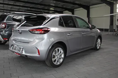 Car image 4