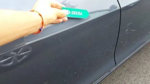 Car image 15