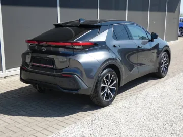 Car image 25