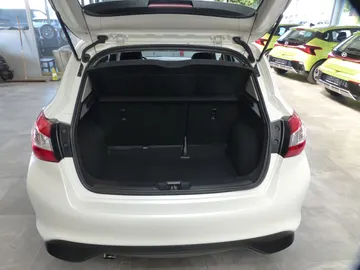Car image 29