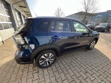 Car image 4