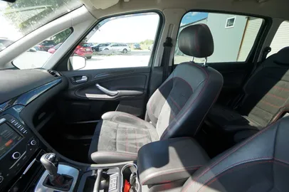 Car image 30