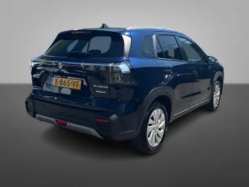 Car image 3