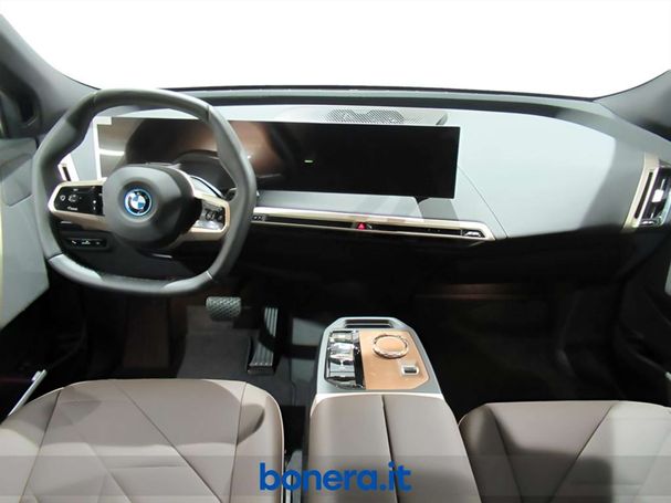 BMW iX xDrive40 240 kW image number 8