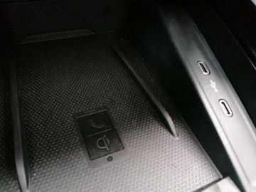 Car image 30