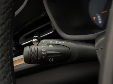 Car image 38