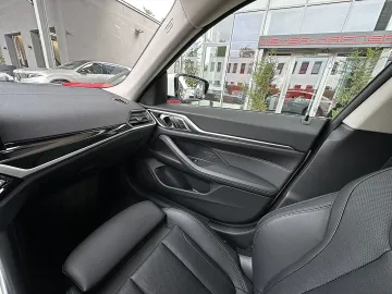 Car image 35