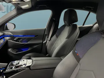 Car image 39