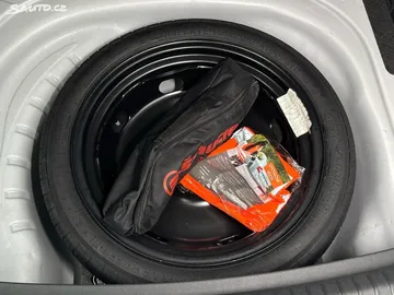 Car image 28