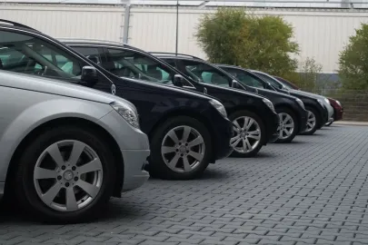 Car image 24