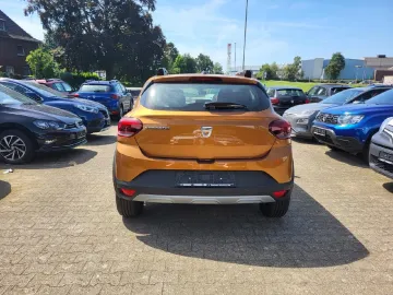 Car image 5