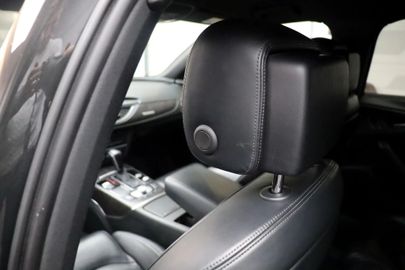 Car image 37