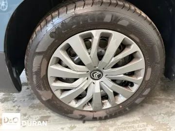 Car image 26