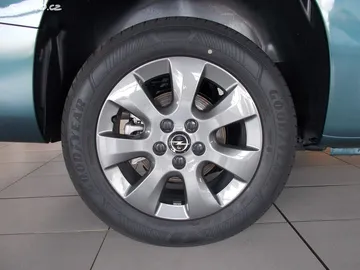 Car image 32