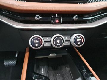 Car image 35