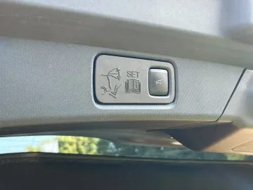 Car image 40