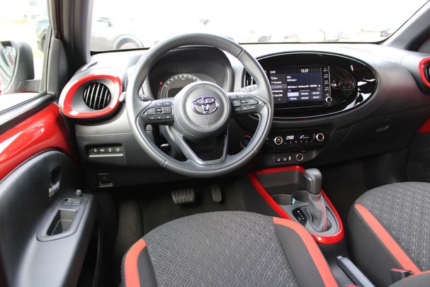 Toyota Aygo X 1.0 VVT-i CVT 53 kW image number 3