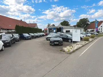 Car image 25