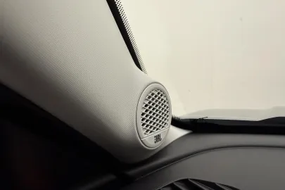 Car image 38