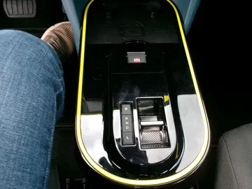Car image 25