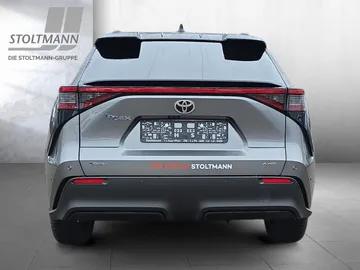 Car image 4