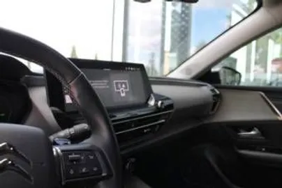 Car image 24